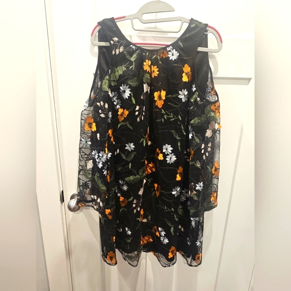ECI New York Black Mesh Cold Shoulder Floral Embroidered Dress – Size S